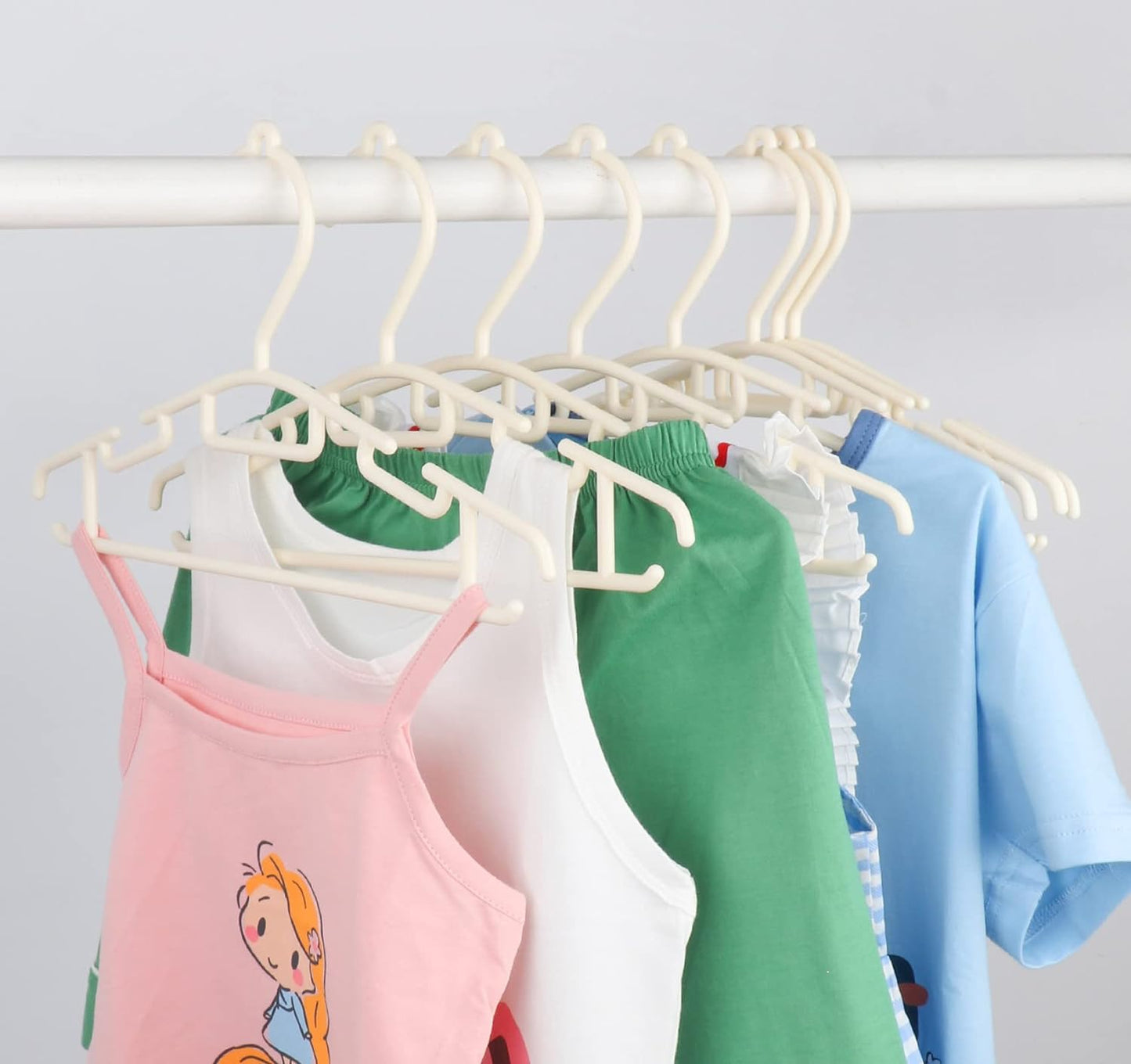 ilauke 60 Pack Non-slip Beige Tubular Children's Hangers for Kids Baby Toddler with Plastic Hanger Straps